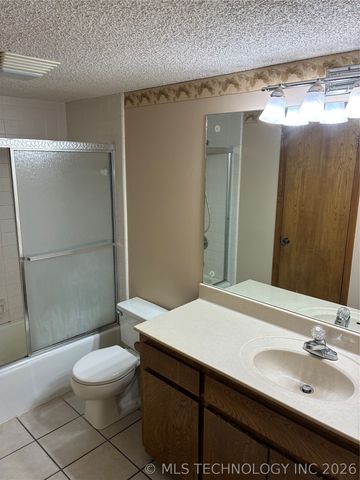 2305 W El Paso Court, Broken Arrow, OK 74012