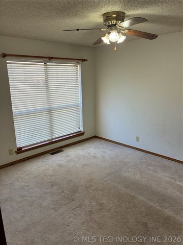 2305 W El Paso Court, Broken Arrow, OK 74012