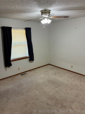 2305 W El Paso Court, Broken Arrow, OK 74012