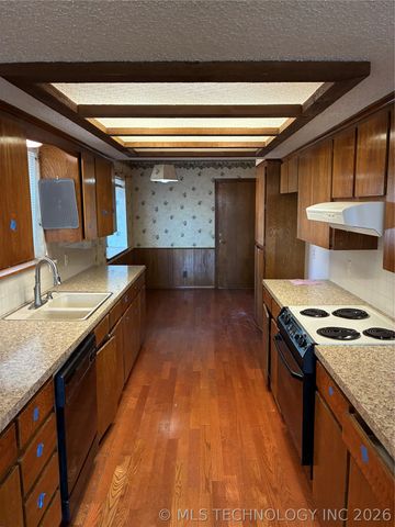 2305 W El Paso Court, Broken Arrow, OK 74012