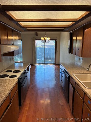 2305 W El Paso Court, Broken Arrow, OK 74012