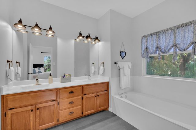 206 S Cowal DR, Spicewood, TX 78669