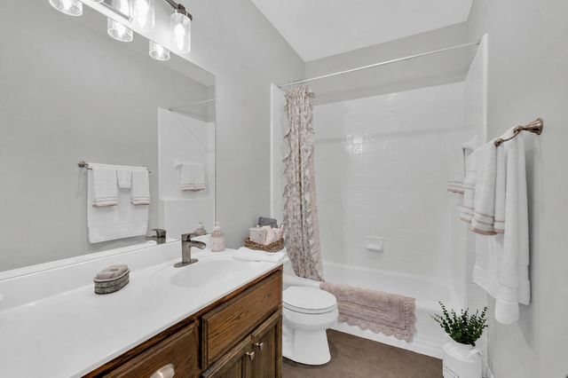206 S Cowal DR, Spicewood, TX 78669