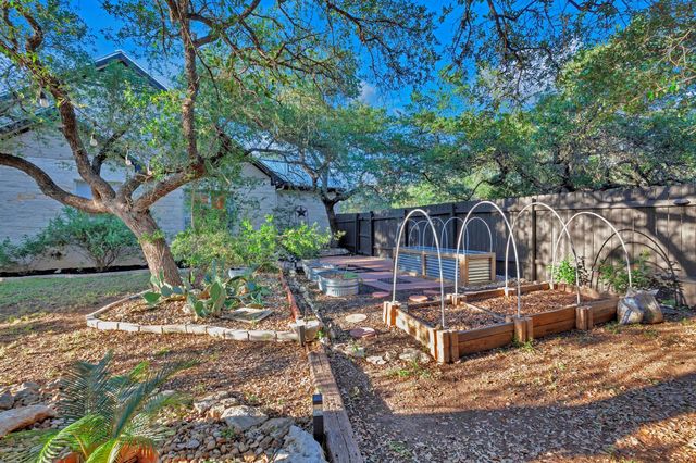 206 S Cowal DR, Spicewood, TX 78669