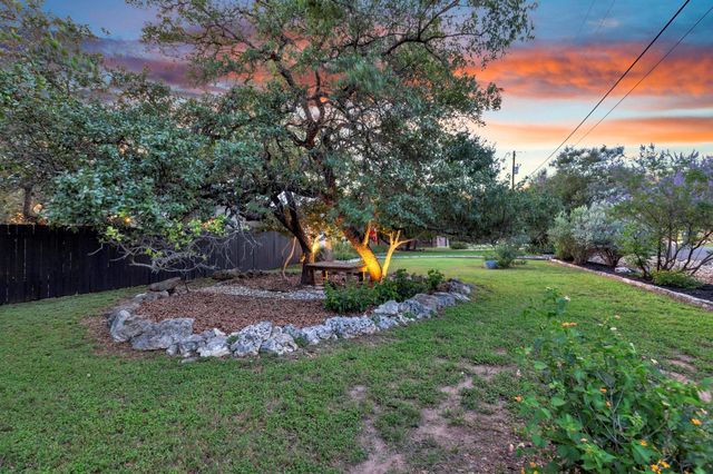 206 S Cowal DR, Spicewood, TX 78669