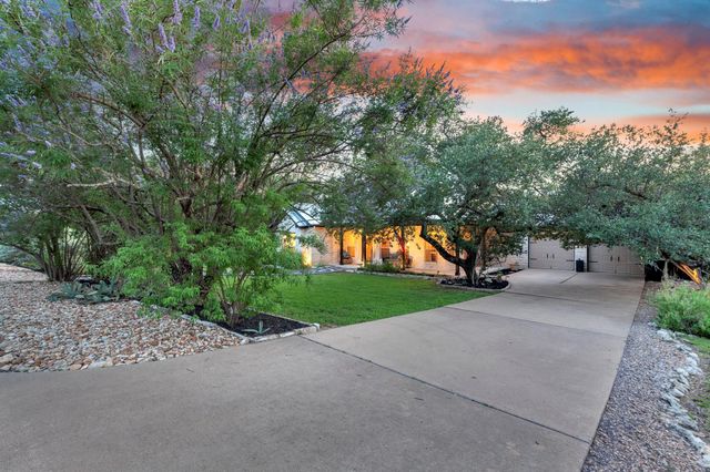 206 S Cowal DR, Spicewood, TX 78669