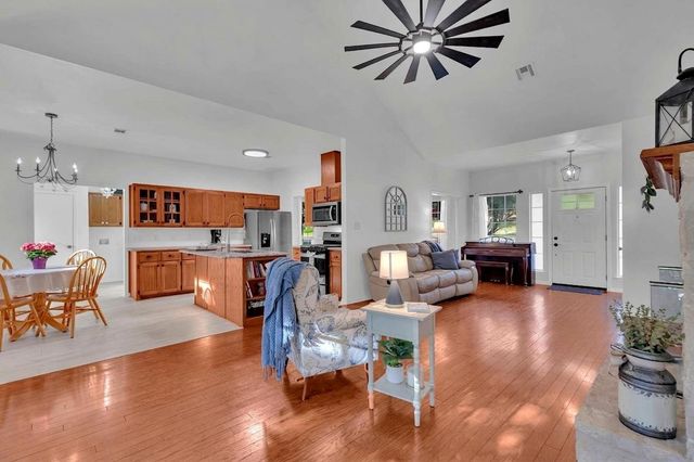 206 S Cowal DR, Spicewood, TX 78669