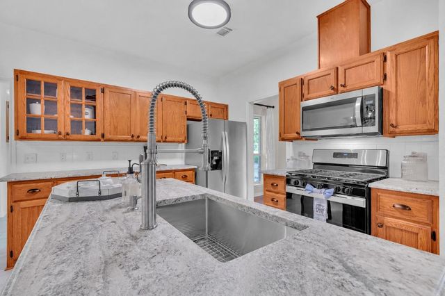 206 S Cowal DR, Spicewood, TX 78669