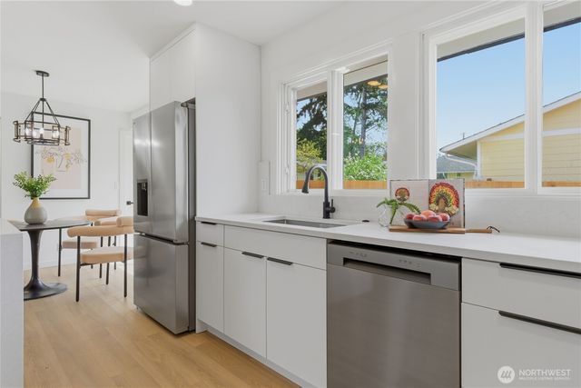 2103 S 249th Street, Kent, WA 98032