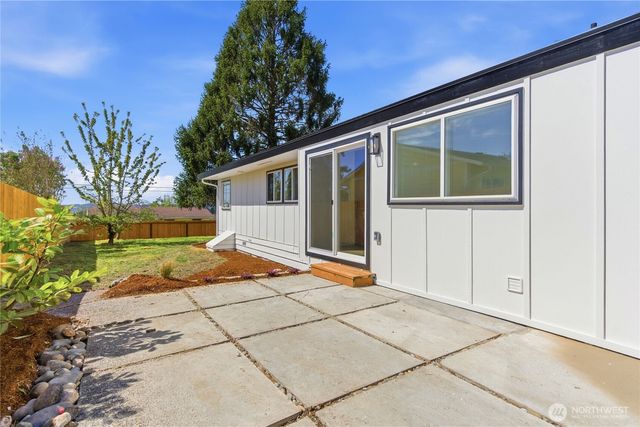 2103 S 249th Street, Kent, WA 98032