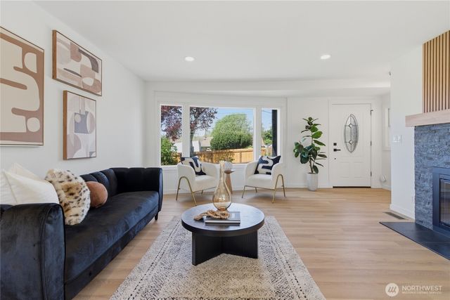 2103 S 249th Street, Kent, WA 98032