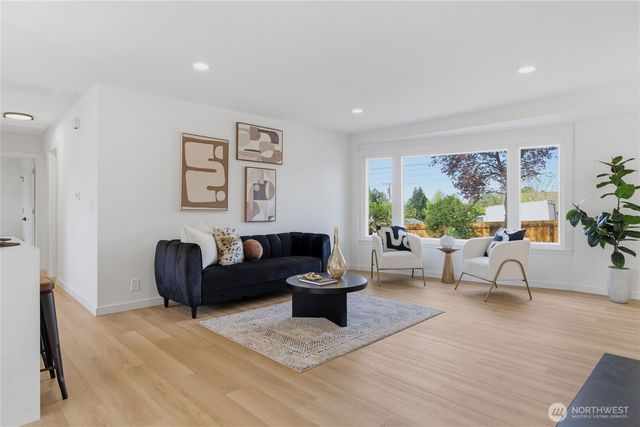 2103 S 249th Street, Kent, WA 98032