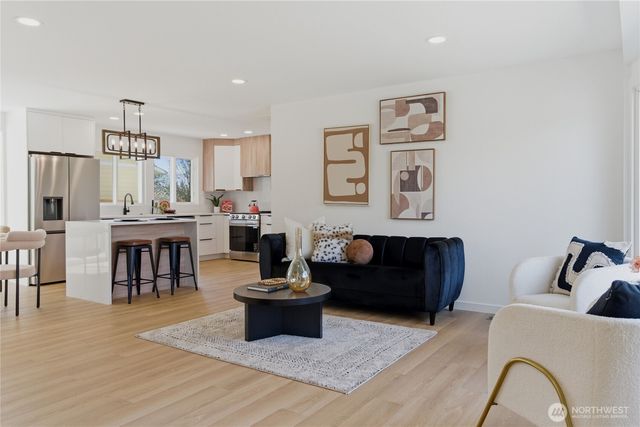 2103 S 249th Street, Kent, WA 98032