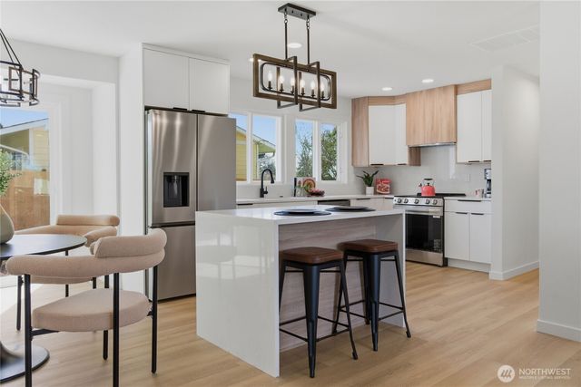 2103 S 249th Street, Kent, WA 98032