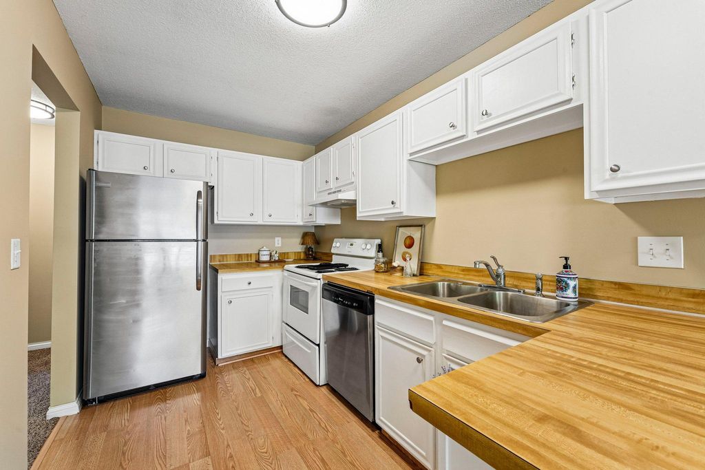 6852 Macbeth Circle, Woodbury, MN 55125 — photo 4