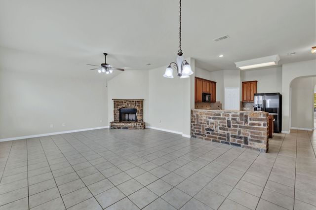 729 Red Elm Lane, Fort Worth, TX 76131