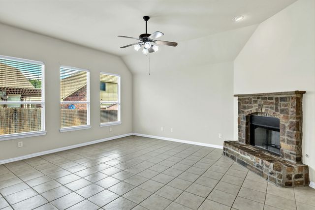 729 Red Elm Lane, Fort Worth, TX 76131