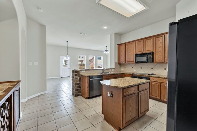729 Red Elm Lane, Fort Worth, TX 76131