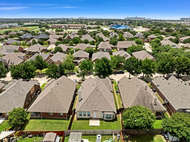 729 Red Elm Lane, Fort Worth, TX 76131