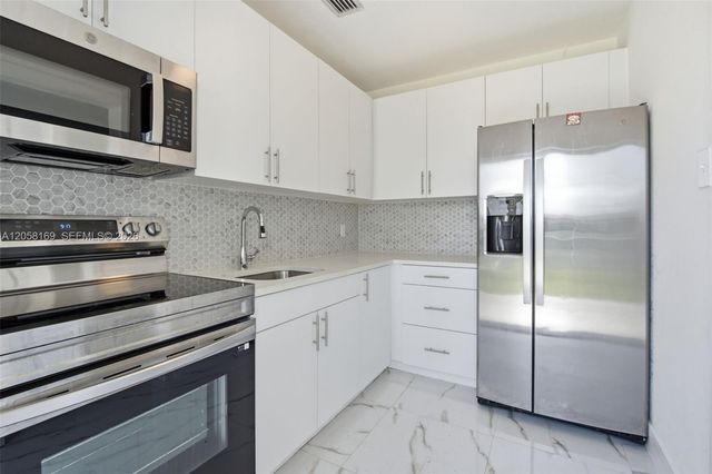 6785 SW 17th Street, Miami, FL 33155