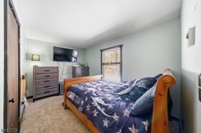 8 Martha St, Sandyston Twp., NJ 07826