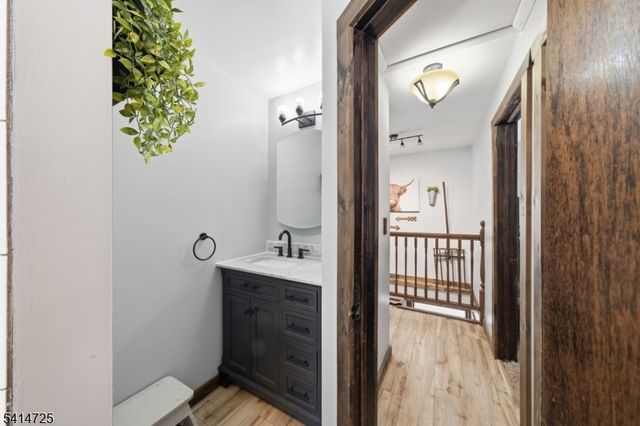 8 Martha St, Sandyston Twp., NJ 07826