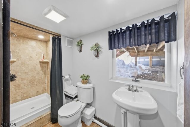 8 Martha St, Sandyston Twp., NJ 07826