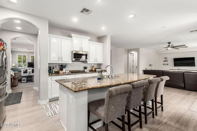 20365 E SONOQUI Boulevard, Queen Creek, AZ 85142