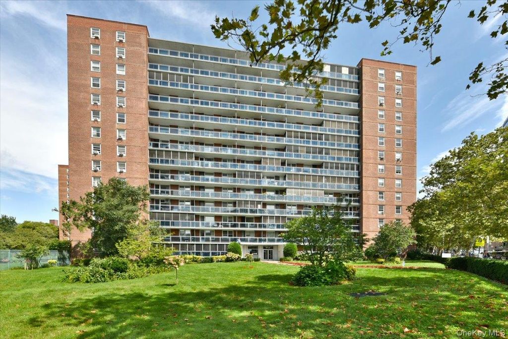 9737 63rd Road 10E, Rego Park, NY 11374 — photo 2