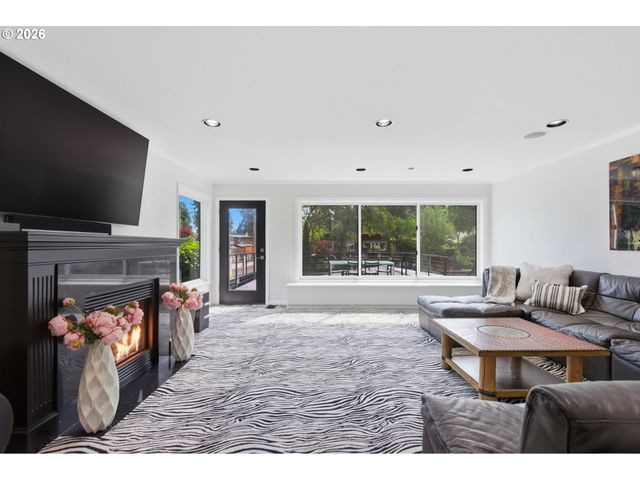3712 SOUTHSHORE Blvd, Lake Oswego, OR 97035