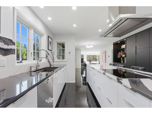 3712 SOUTHSHORE Blvd, Lake Oswego, OR 97035