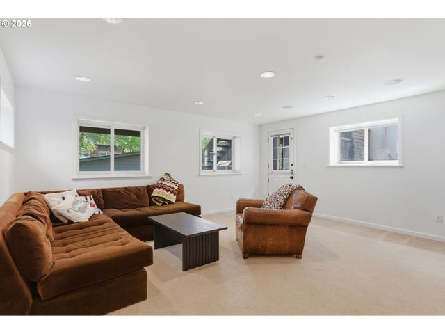3712 SOUTHSHORE Blvd, Lake Oswego, OR 97035