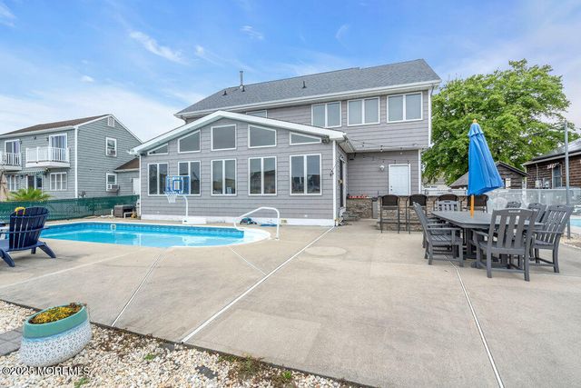 59 Top Sail Court, Bayville, NJ 08721