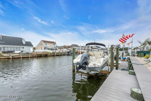 59 Top Sail Court, Bayville, NJ 08721