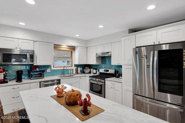 59 Top Sail Court, Bayville, NJ 08721