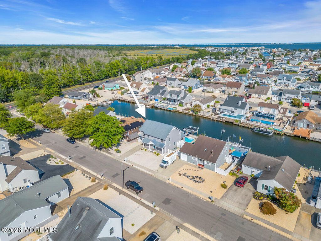 59 Top Sail Court, Bayville, NJ 08721