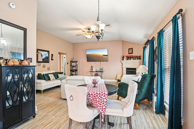 1102 N Gaines Street, Ennis, TX 75119