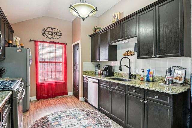 1102 N Gaines Street, Ennis, TX 75119