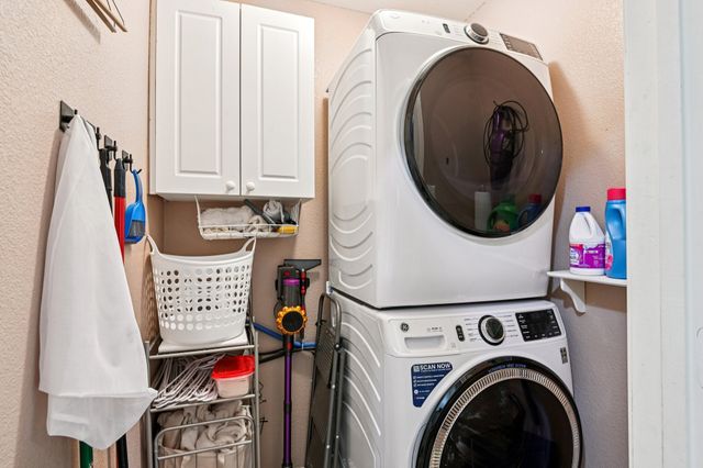 1102 N Gaines Street, Ennis, TX 75119