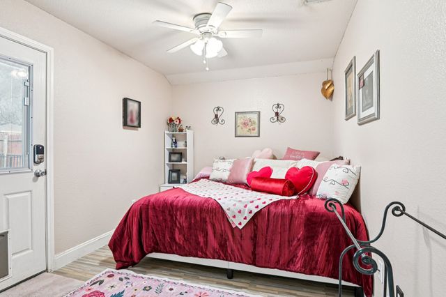 1102 N Gaines Street, Ennis, TX 75119