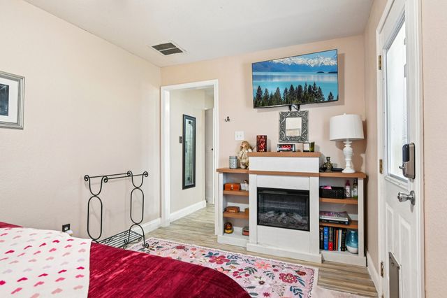 1102 N Gaines Street, Ennis, TX 75119