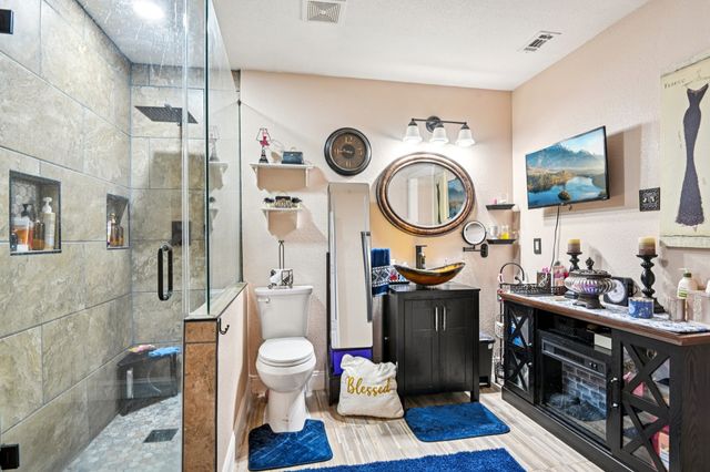 1102 N Gaines Street, Ennis, TX 75119