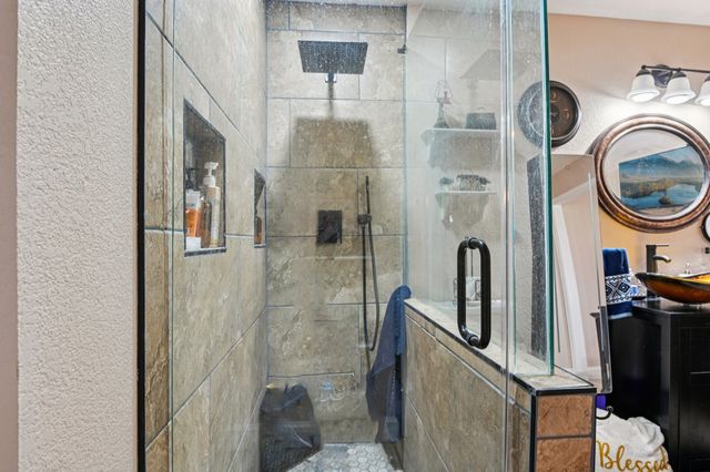 1102 N Gaines Street, Ennis, TX 75119