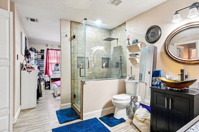 1102 N Gaines Street, Ennis, TX 75119