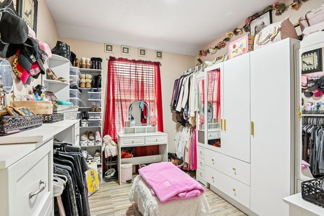 1102 N Gaines Street, Ennis, TX 75119