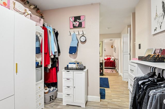 1102 N Gaines Street, Ennis, TX 75119