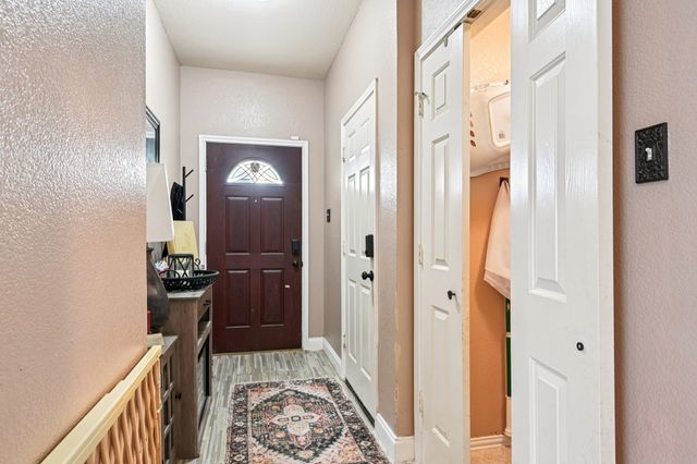 1102 N Gaines Street, Ennis, TX 75119