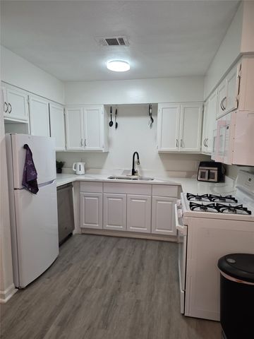 853 Broadway Avenue A, Euless, TX 76040