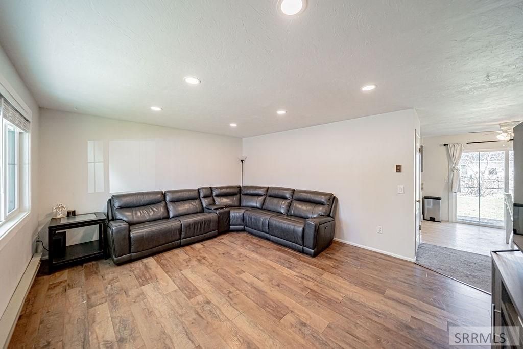 Image 3 of property listing at 605 S Maurine Drive, Idaho Falls, ID 83401