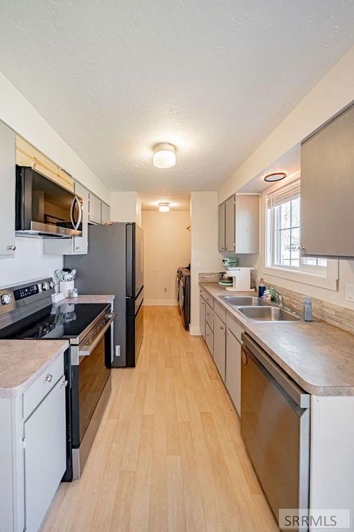 Image 6 of property listing at 605 S Maurine Drive, Idaho Falls, ID 83401